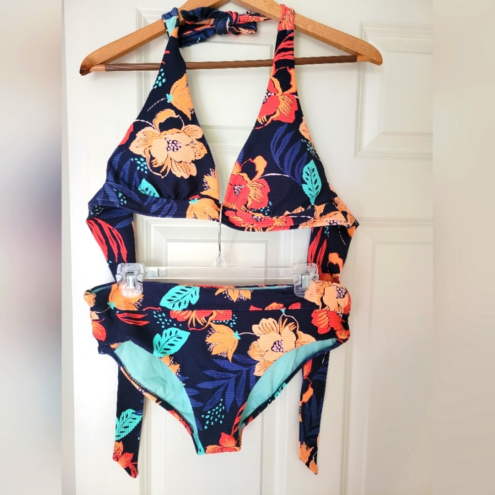Like new bikini, purchased in Hawaii, only worn twice. Bottom size 16, top 14.